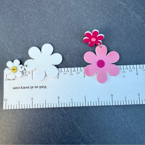 Retro Mod Pink Flower Power Acrylic Earrings - Picture 4 of 6